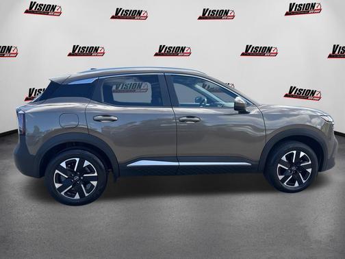 Bronze Metallic 2025 Nissan Kicks SV