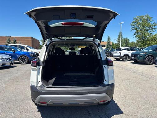 Pearl White Tricoat 2023 Nissan Rogue SV