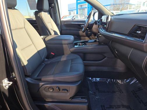 2025 Chevrolet Suburban RST