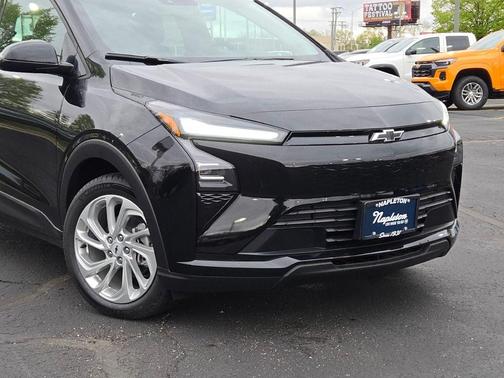 Mosaic Black Metallic 2027 Chevrolet Bolt LT