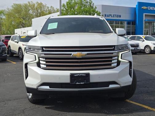 Iridescent Pearl Tricoat 2022 Chevrolet Suburban High Country
