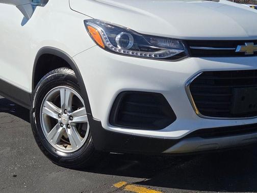 Summit White 2019 Chevrolet Trax LT