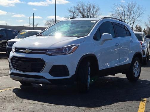 Summit White 2019 Chevrolet Trax LT