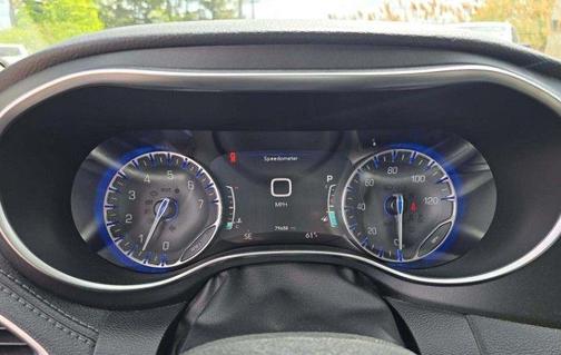 Brilliant Black Crystal Pearlcoat 2020 Chrysler Pacifica Limited