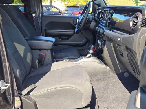 2022 Jeep Gladiator Sport