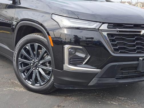 Mosaic Black Metallic 2023 Chevrolet Traverse RS