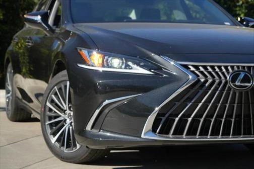 2025 Lexus ES 300h Base