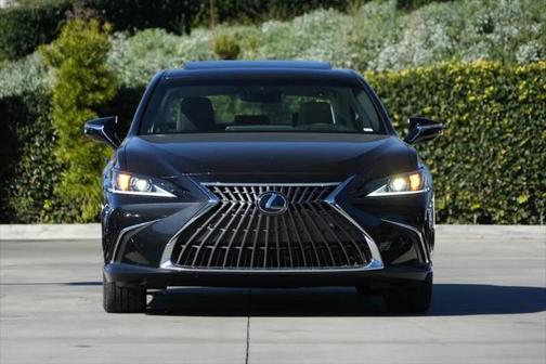 2025 Lexus ES 300h Base