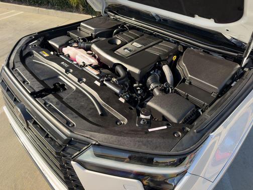 Eminent White Pearl 2025 Lexus GX 550 Premium+