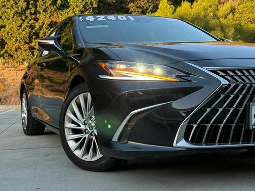 2023 Lexus ES 300h Luxury