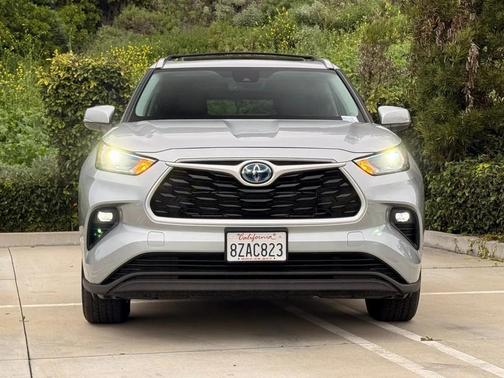 2022 Toyota Highlander Hybrid XLE