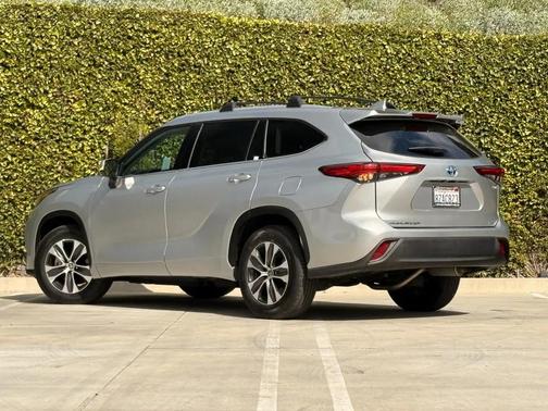 2022 Toyota Highlander Hybrid XLE