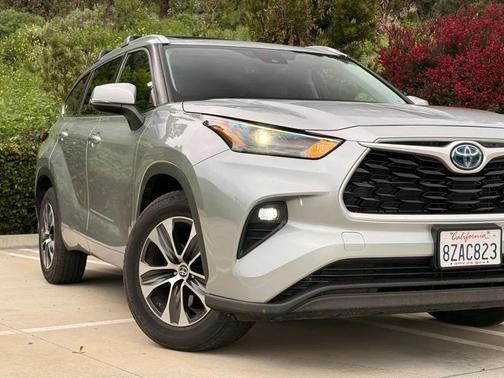 2022 Toyota Highlander Hybrid XLE