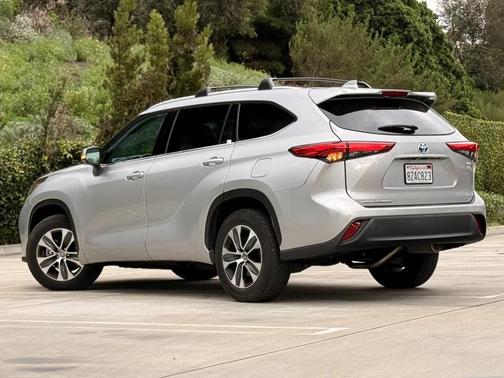 2022 Toyota Highlander Hybrid XLE