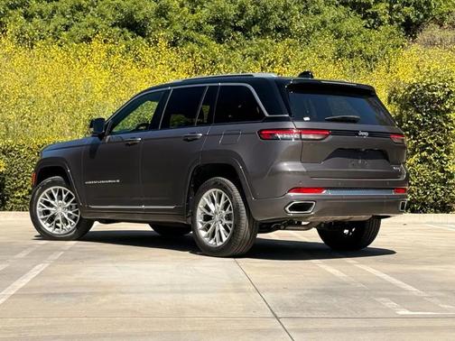 2023 Jeep Grand Cherokee Summit