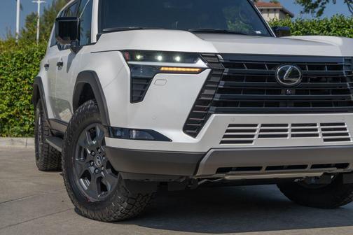 Eminent White Pearl 2026 Lexus GX 550 Overtrail+
