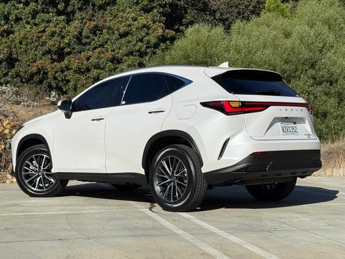 2022 Lexus NX 350h Premium