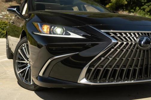 2025 Lexus ES 350 Base