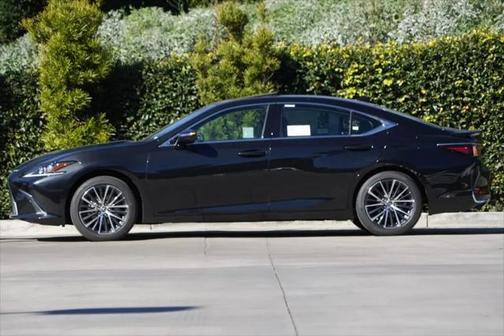 2025 Lexus ES 300h Base