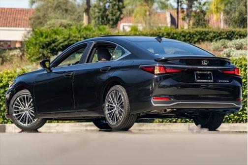2025 Lexus ES 300h Base
