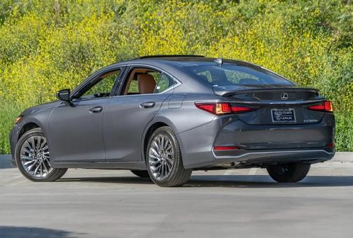 2025 Lexus ES 300h Luxury