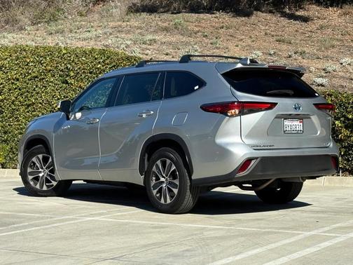 2021 Toyota Highlander Hybrid XLE