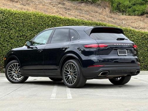 Moonlight Blue Metallic 2020 Porsche Cayenne Cayenne