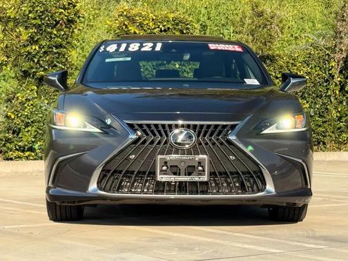 2023 Lexus ES 300h Base