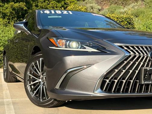2023 Lexus ES 300h Base