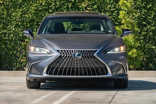 2025 Lexus ES 300h Base