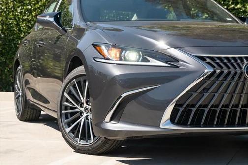 2025 Lexus ES 300h Base