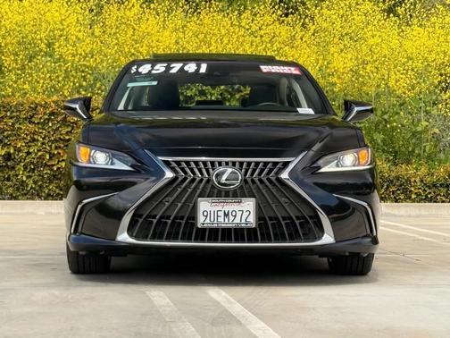 2025 Lexus ES 300h Base