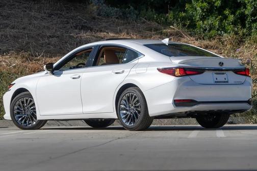 2025 Lexus ES 300h Luxury