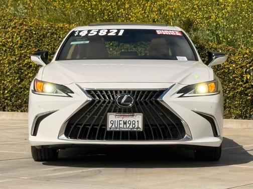 2025 Lexus ES 300h Base