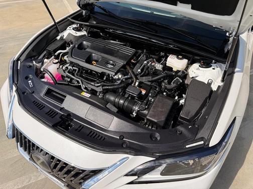 2025 Lexus ES 300h Base