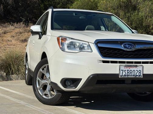 Crystal White Pearl 2016 Subaru Forester 2.5i Touring