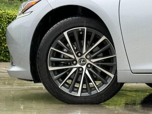 2023 Lexus ES 350 Base