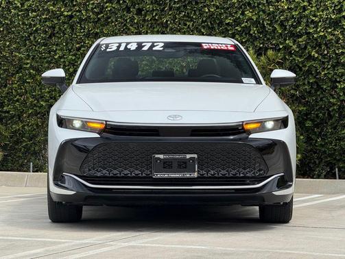 Oxygen White 2023 Toyota Crown XLE