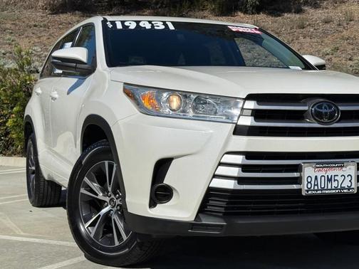 2017 Toyota Highlander LE I4