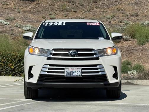2017 Toyota Highlander LE I4