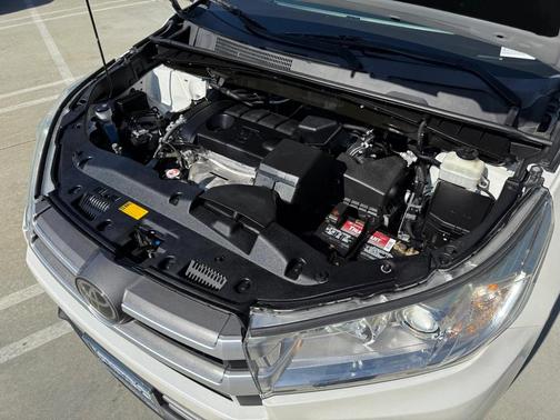 2017 Toyota Highlander LE I4