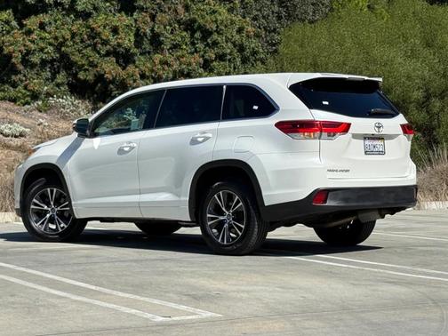 2017 Toyota Highlander LE I4