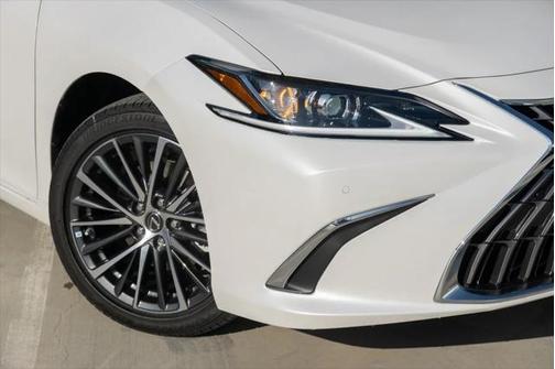 2025 Lexus ES 300h Base
