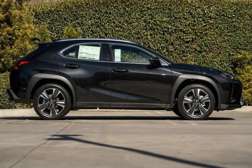 2025 Lexus UX 300h Base