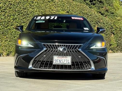 2023 Lexus ES 300h Base