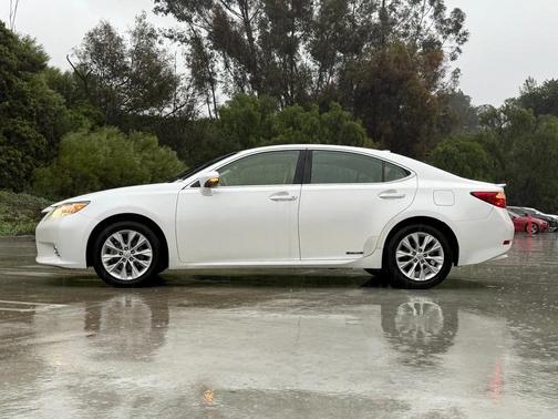 2015 Lexus ES 300h Base