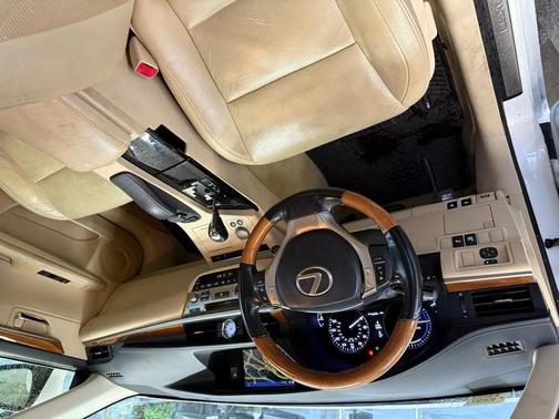 2015 Lexus ES 300h Base