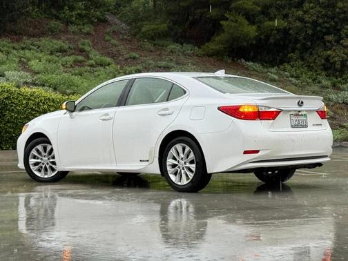 2015 Lexus ES 300h Base