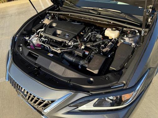 2025 Lexus ES 300h Base