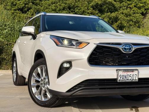 2022 Toyota Highlander Hybrid Limited